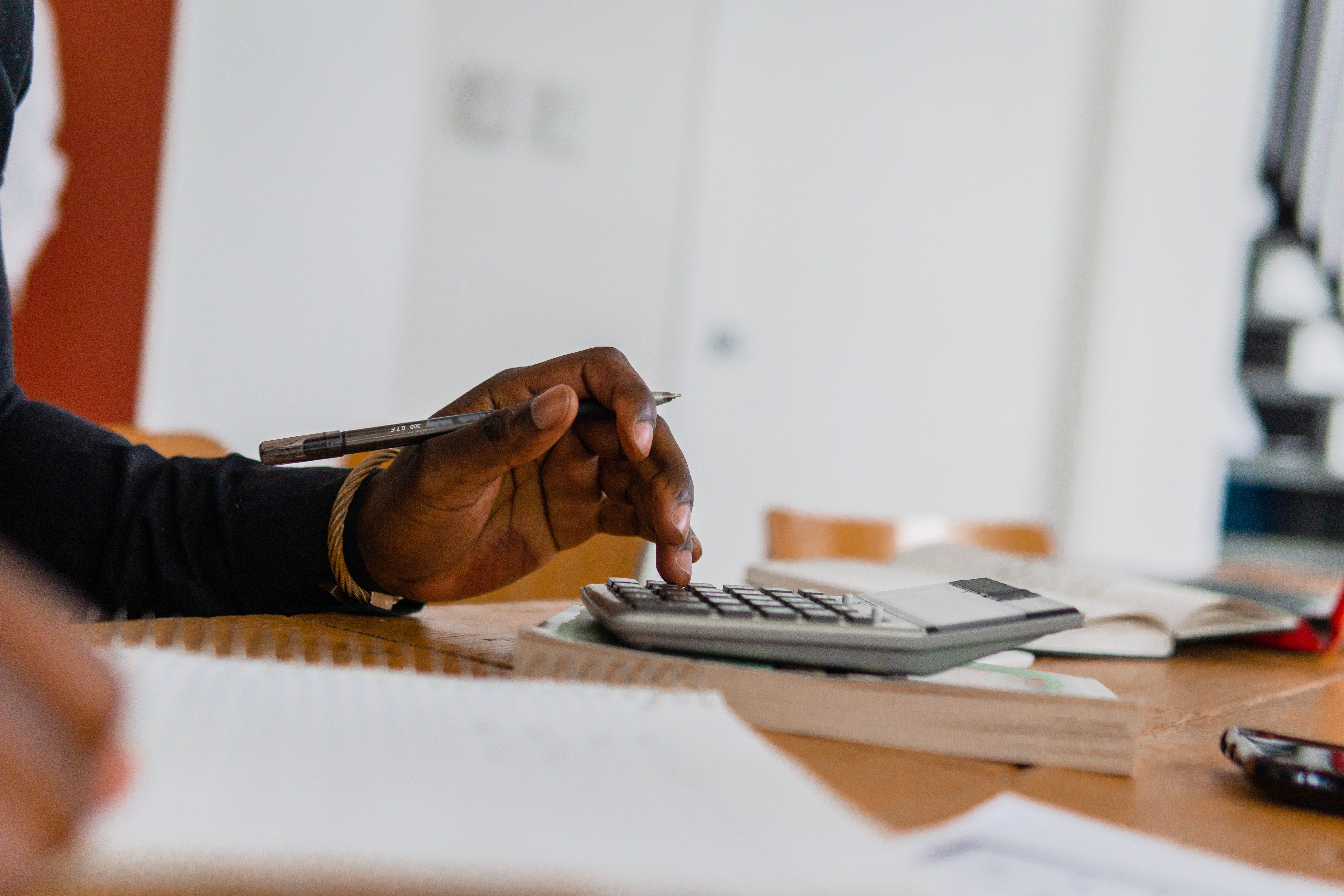 How to Know When Your Business Needs Professional Bookkeeping